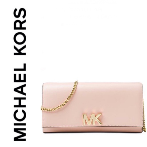 Michael Kors Handbags - HOST Pick ⭐️MK leather Mott Crossbody clutch blush
